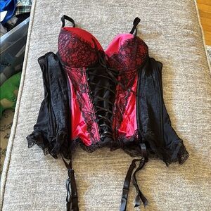Elegant Black and Red Lace Corset 🌸bundle and save!!